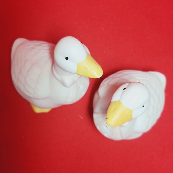 Vintage Salt and Pepper Shaker Duck Geese Pink Bow Set of 2 - Picture 6 of 10